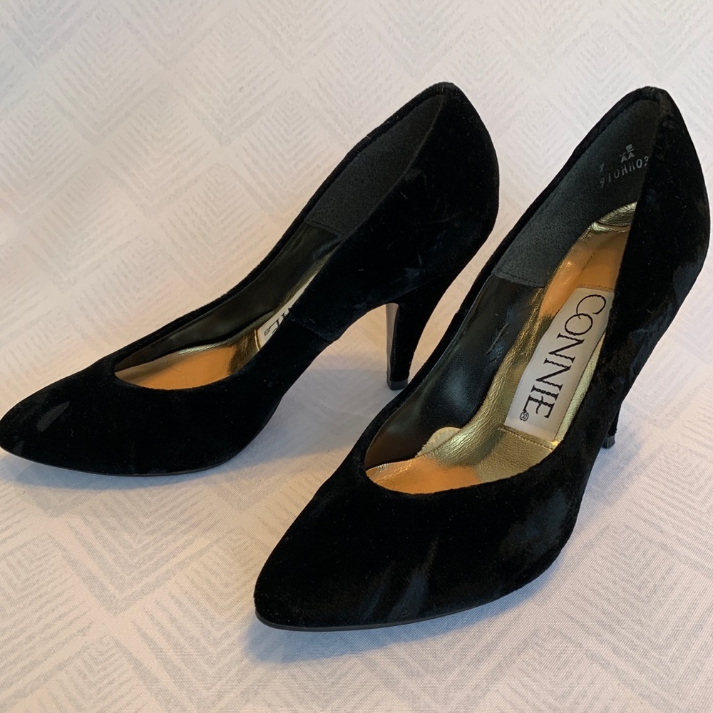 Connie Black Velvet Pumps. Size 7.
